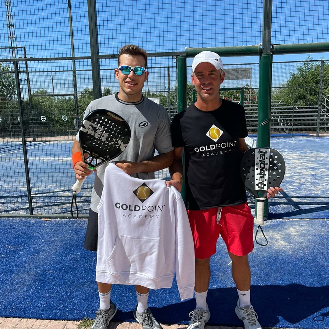 GoldPointAcadem's tweet photo. Comenzando la semana!!! Gran entreno chicos @GonzaloCalvo97 #AdrianGlez y gracias por la visita @jrodriguezz31 https://t.co/kW6xf9g0QQ