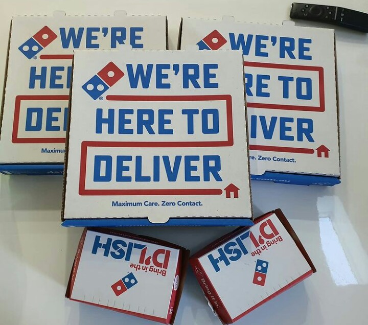 YohhhDonna's tweet photo. MamaBang (chan's mom) Posted these photos in IG "Tonight's dinner is Domino Pizza and ChocoLava Cake~"
#StrayKids
#dominospizza
#UnveilTrack_DOMINO
#BangChan https://t.co/BzsYiHZS63