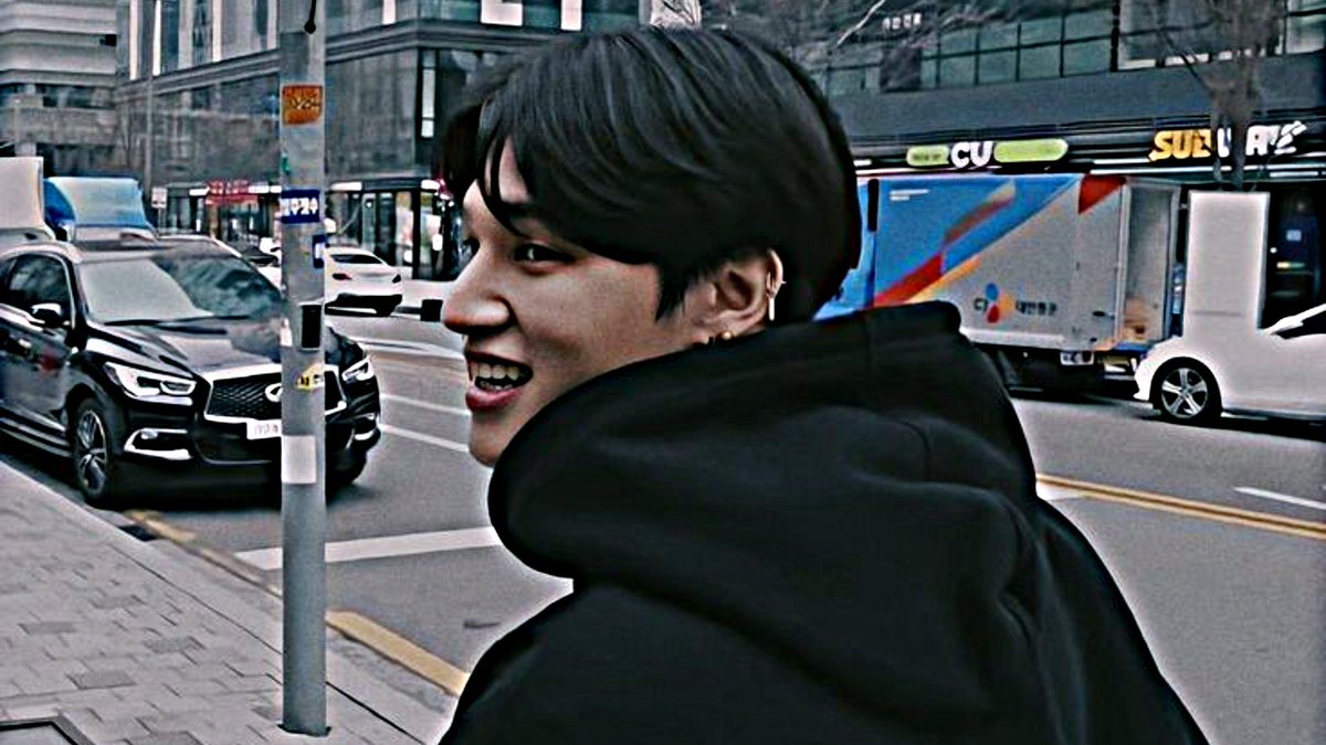 lagi dan lagi aku jatuh cinta pada seseorang yang tak pernah tau aku ada.
.
.
.
#roleplayerindonesia