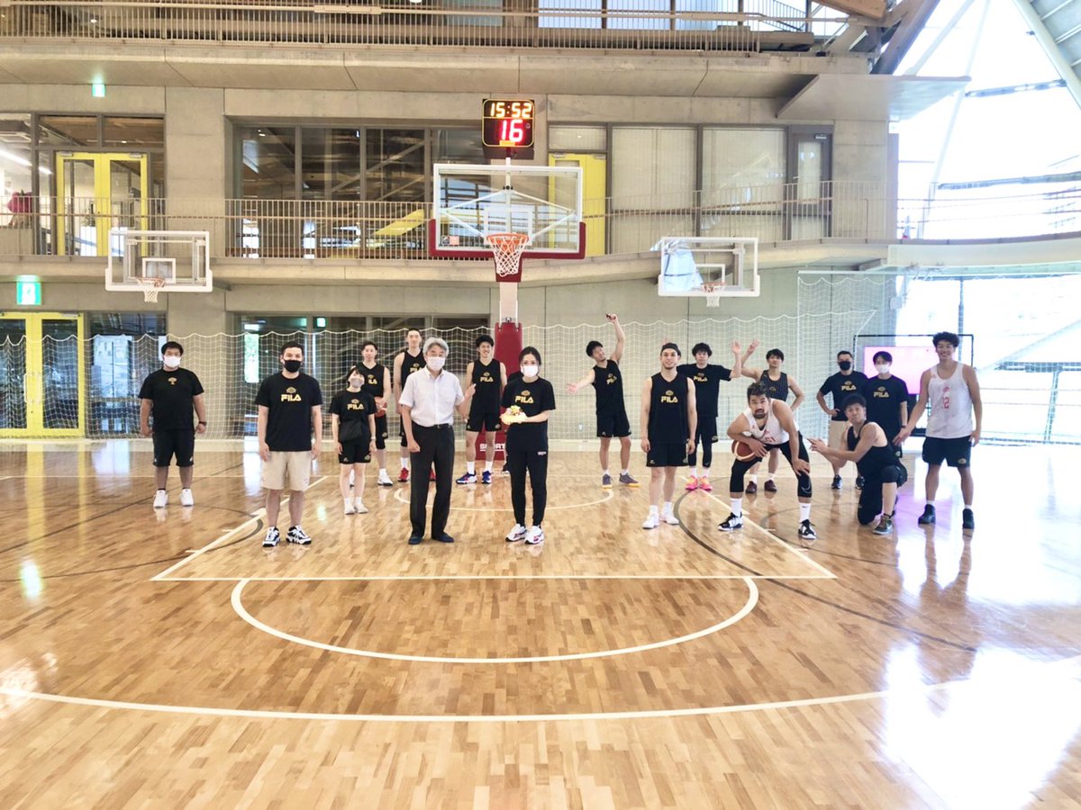 本日お誕生日を迎えた #宮内彩 アスレティックトレーナーに #菓子舗榮