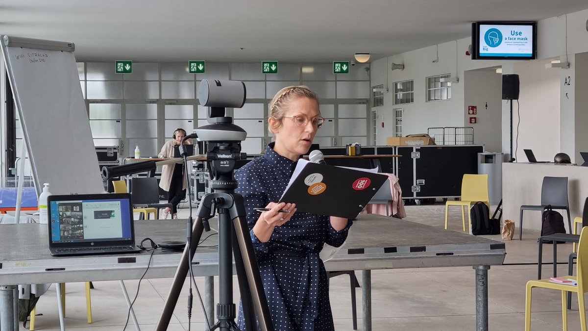 SitraFund's tweet image. Sitra Lab 3 käynnissä Stadionilla. Demokratian kapeikot -ohjelmassa 10 tiimiä etsii ratkaisuja demokratian ja osallistumisen haasteisiin. 24 tiimiä paikan päällä koronsaturvallisesti, loput verkon yhteydellä. Tulee muuten hieno ohjelma 👋. #sitralab #osallisuus #demokratia