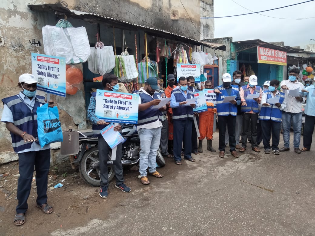 hmwssbmgrab's tweet photo. Sir, Conducting safety awareness programme along with @Hmwssbdgmmglhat and explained Standard Operating Procedures(SOP) for Manhole cleaning to Sewerage staff and Airtech staff, Do's and Don'ts and health aspects under Allabanda Section, Sub Dn.I, O&amp;M Dn.IV @hmwssbgmom4 https://t.co/wCgRqxJM9p