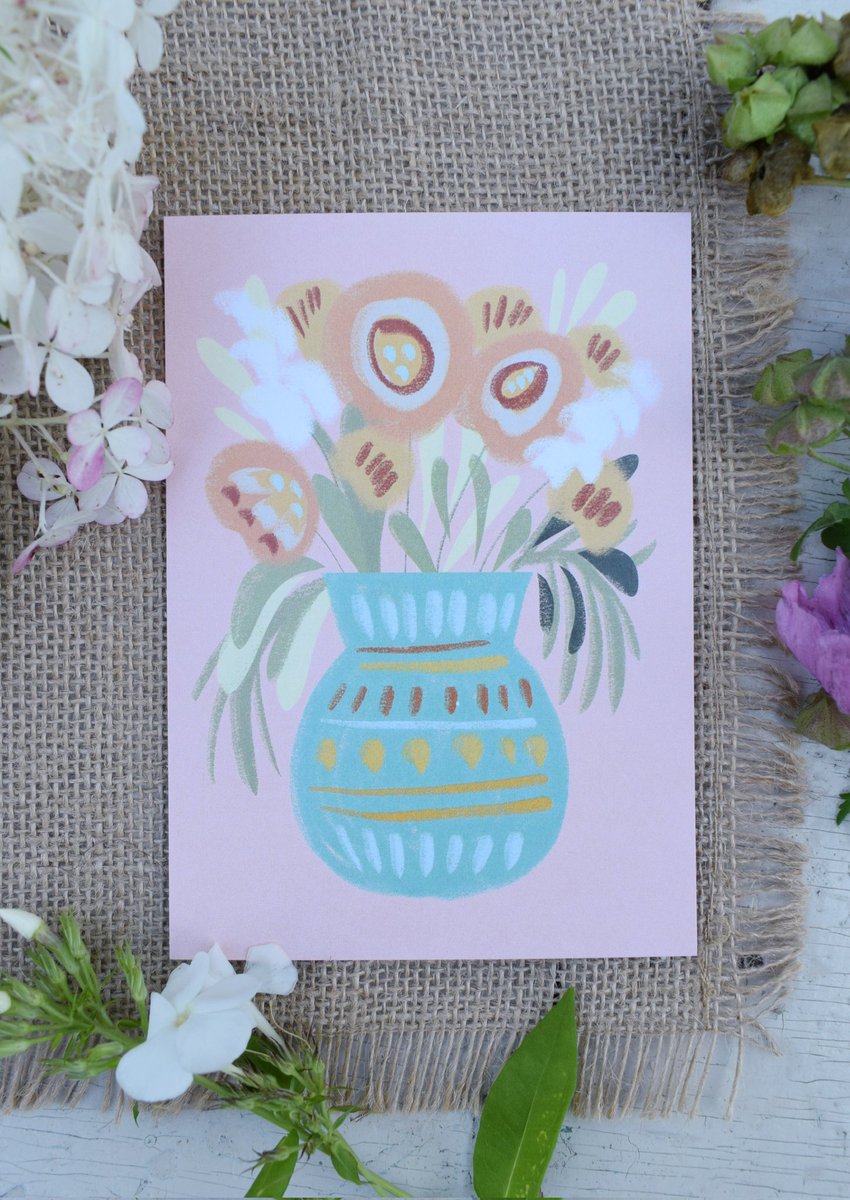 sointudesign's tweet photo. Ilokimppu, puodissa! 🌸🌿 #postikortti #suomalainen #kortti #kukkakortti https://t.co/JFmXHHR6fU