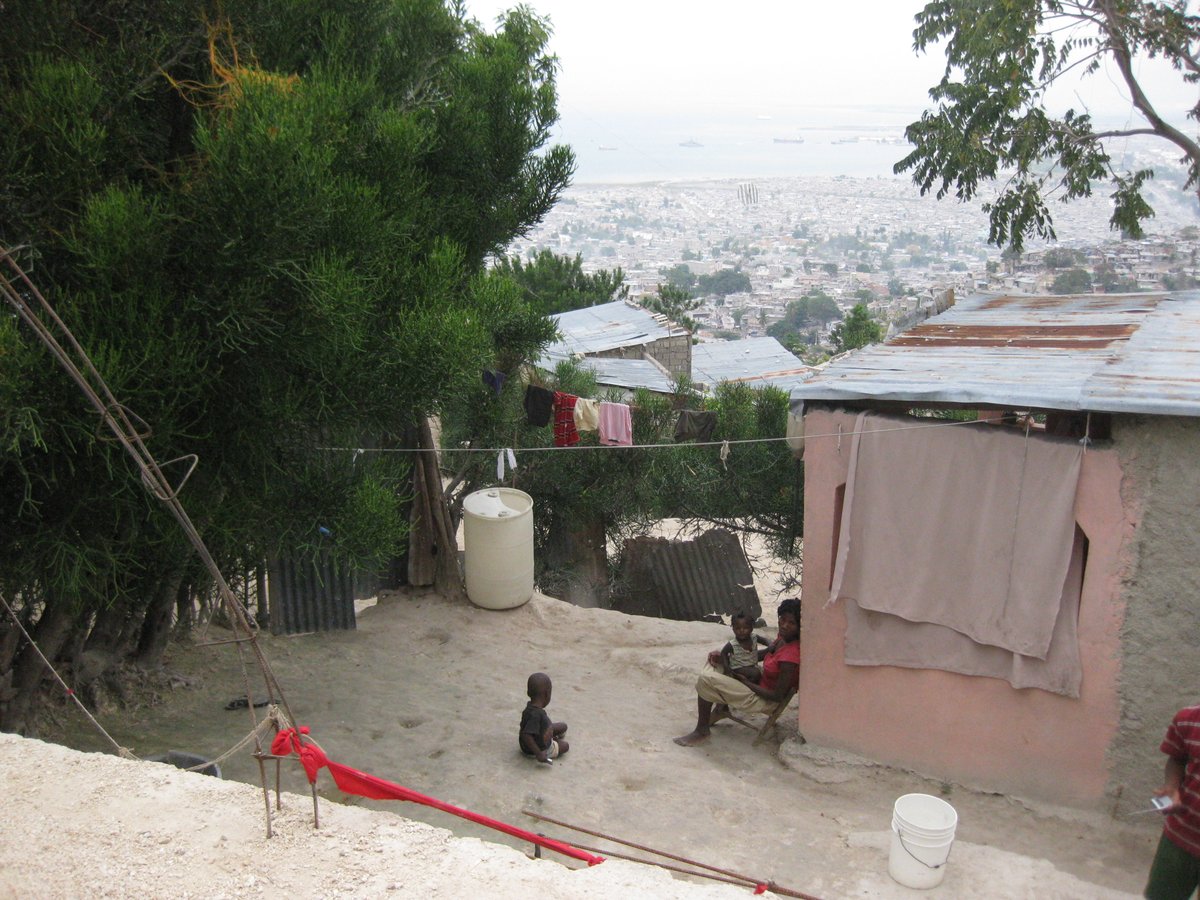 In 2010 I was in #Haiti, weeks after the #earthquake, assessing buildings for #StructuralSafety so that people could return to homes, schools, etc instead of camping out under makeshift #shelters. Sharing our report here in the hope it will be useful.
learningfromearthquakes.org/2010-01-12-hai…