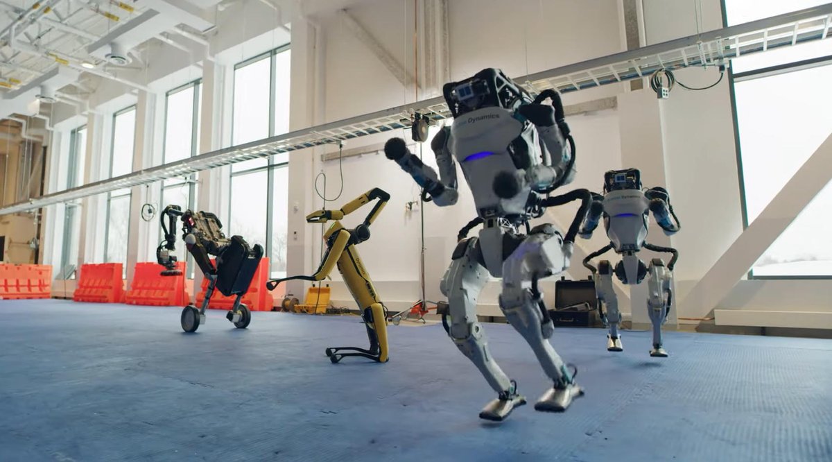 Танец роботов на играх будущего. Робот Бостон Динамикс. Роботы Бостон Динамикс танцуют. Атлас робот Boston Dynamics. Робот собака Бостон Динамикс.