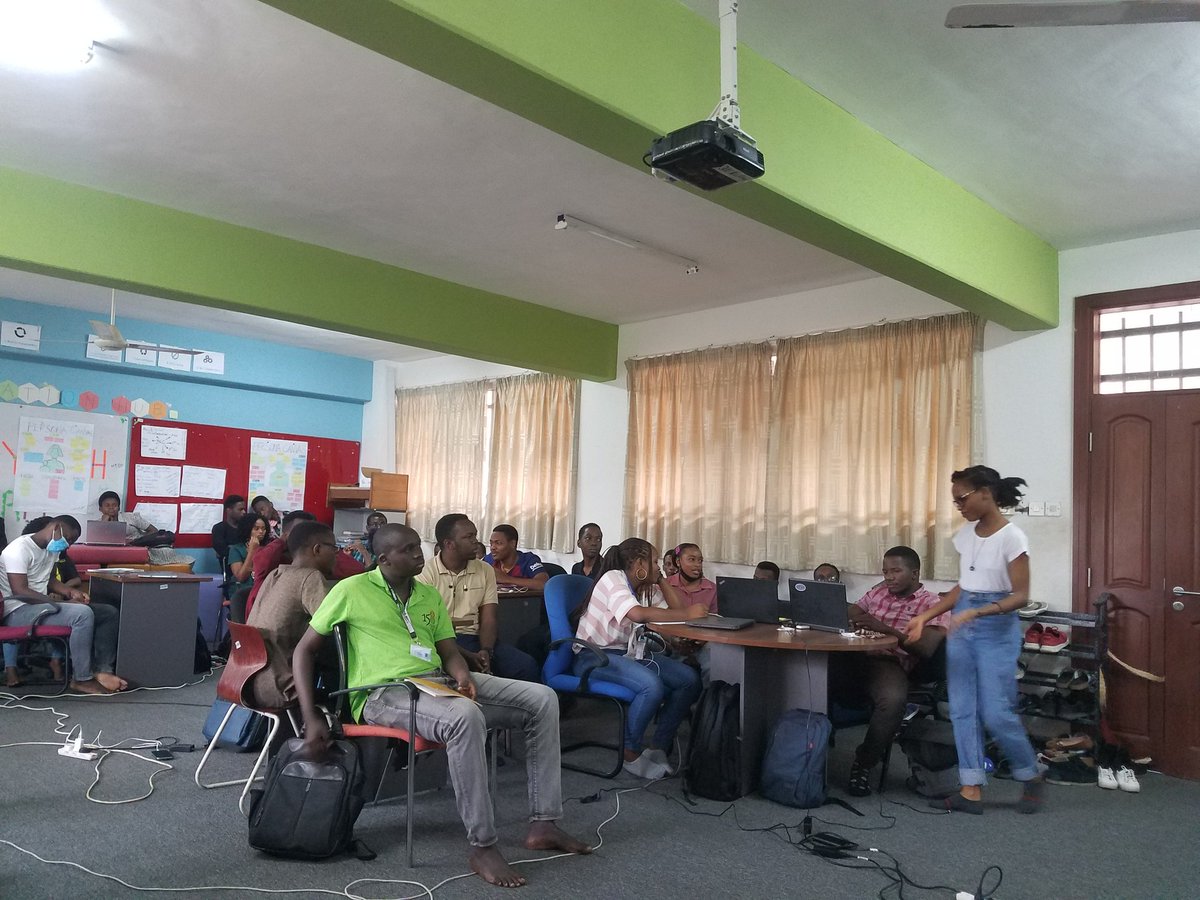 Y4CLab's tweet photo. In progress for 2021/2022 cohort in our Y4C Hub and apart from the  HCD knowledge, we offer youth with opportunities to meet different experienced people in the industry. 

Today we had a wonderful session with  Gilda Given. https://t.co/Ulrbw9jCMo