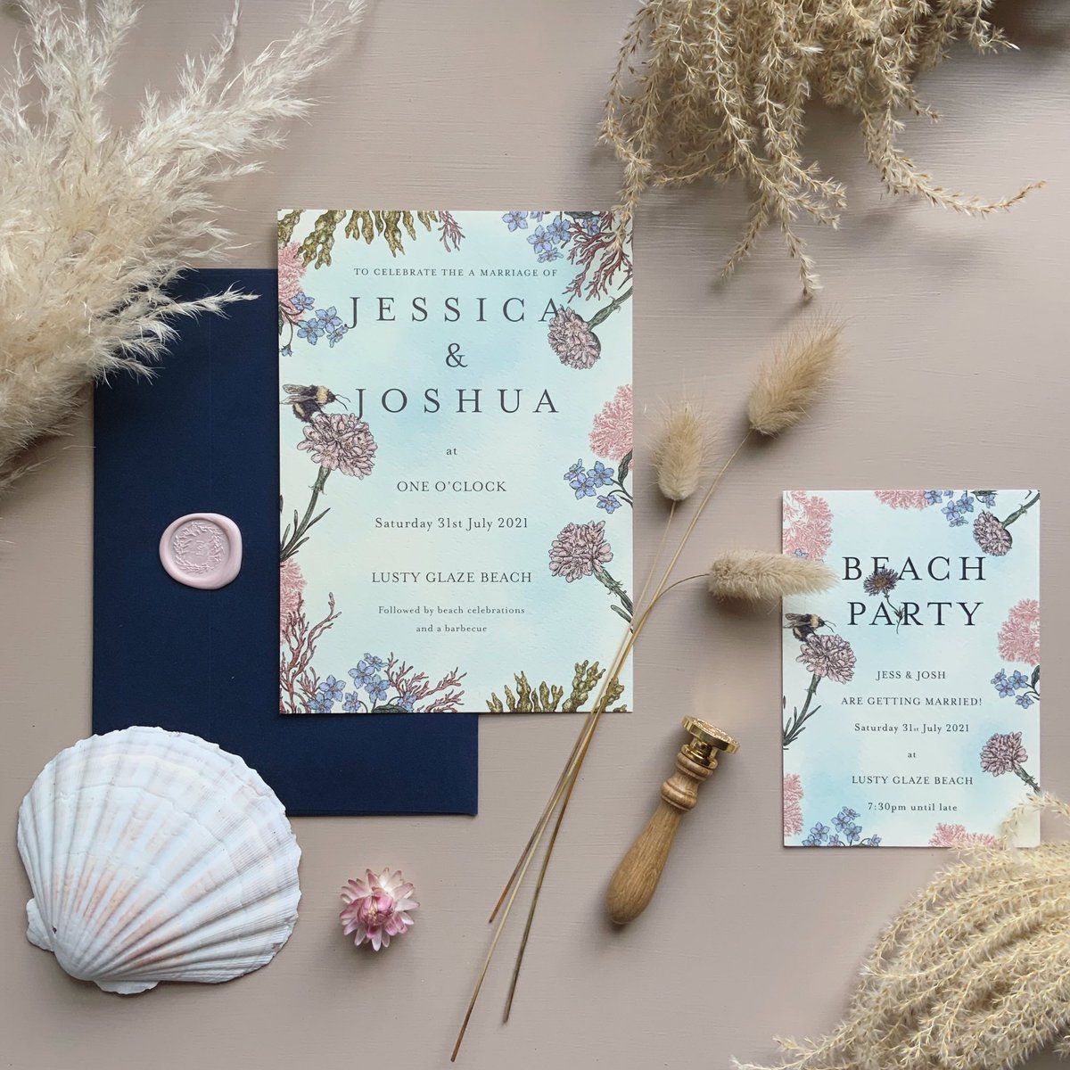 . 🐚 🌾 🌸 Sea Thrift, Red Hornweed &amp; Carrageen 🐝🌿💌 a little look at our coastal #weddinginvitations ☁️ Complete with a gorgeous seaweed wreath <a href="/heirloomseals/">Heirloom Seals</a> wax seal 🌊🐚💕
#botanicalillustration #seathrift #weddingstationer #coastalwedding #bohowedding