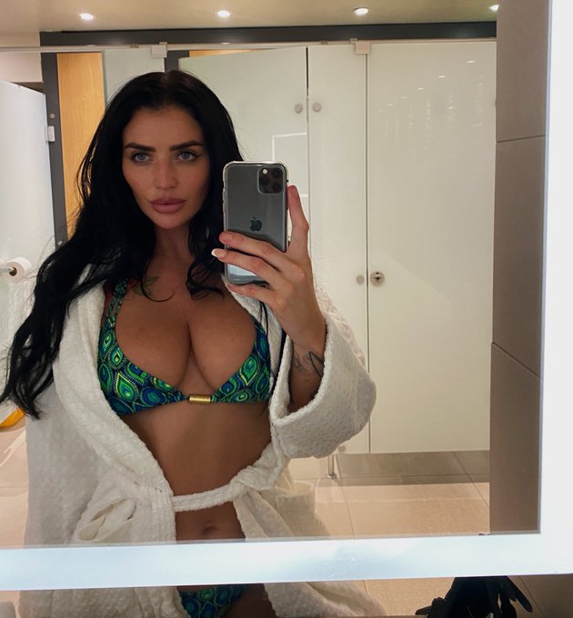 Spa day 🧖🏻&zwj;♀️ https://t.co/eLDtjDuNIE<a href="/tag/stpaddysday"class="tags"><span>#stpaddysday</span></a>