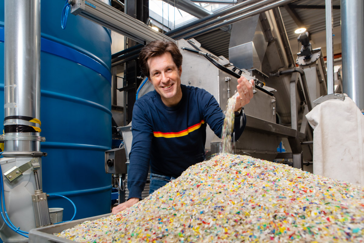 ‘In #plastic is de grootste recyclingslag te slaan’ meent Jaap Vandehoek, CEO van Umincorp. Door middel van innovatieve #recycling technologieën en ‘good vibes’ probeert hij de wereld een stukje beter te maken. We spraken hem voor #BilfingerMagazine: ow.ly/Uws150FSnhp