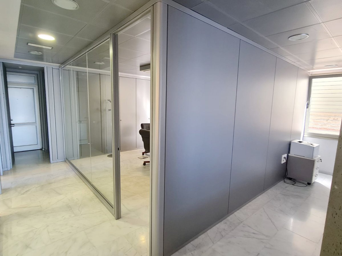 Divican's tweet photo. En #Divican somos especialistas en la instalación de mamparas. 🙌

Una opción excelente para compartimentar espacios y crear diferentes salas, ¡Nos encanta el resultado!

▶️ ¿Quieres saber más? ¡Consulta nuestra página web! https://t.co/Ep26ys3s6X
#obra #proyecto #particion https://t.co/Cx2RAAcLI0
