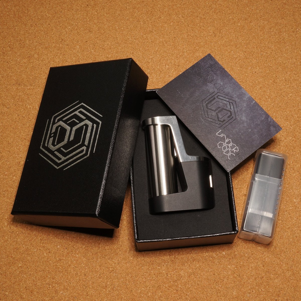 VAlphaline's tweet image. Under Code｜MeckSIDER Mech Stealth Mod Black 入荷。SS ボタンが映えるレア物 1st batch です。コンデションは微細な使用感程度の非常に良好な状態で別売りチューブ付属。是非お見逃し無く！😍😍😍 DM大歓迎 #UnderCode #MeckSIDER #Mech #Stealth #Mod #Vape #vape好きな人と繋がりたい #vape放出