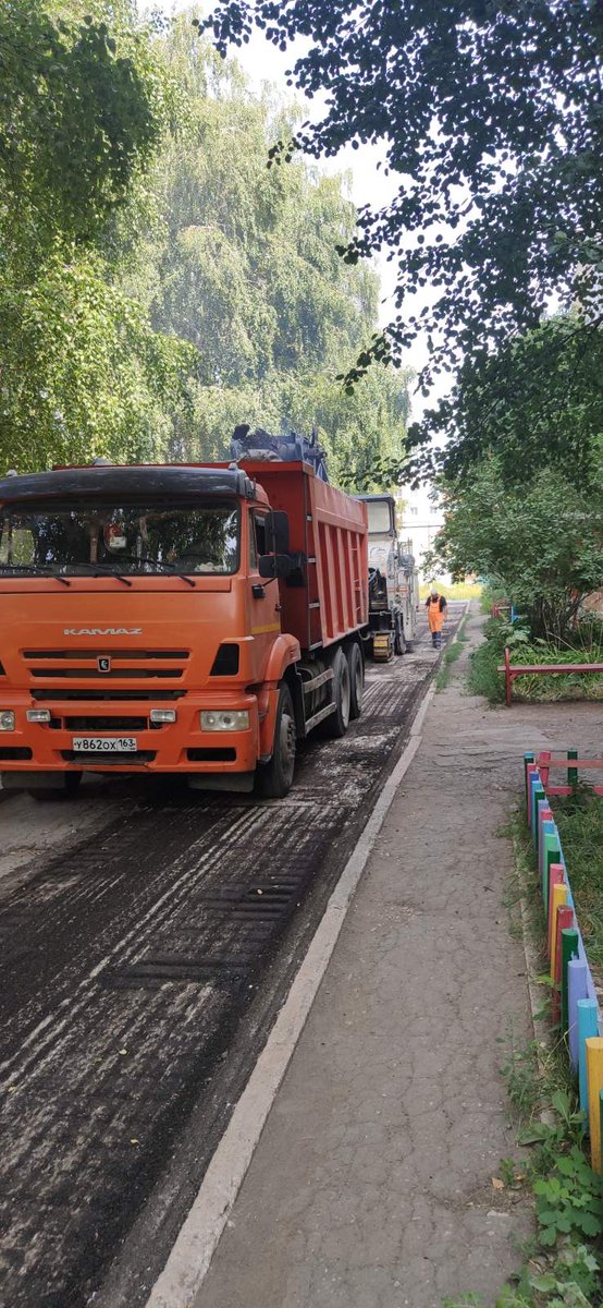 Ремонт внутриквартальных дорог в Аэропорту 2. Техника предоставлена во время. Работы ведутся в соответствии с планом.<a href="/Rudakov_i_a/">Рудаков Игорь Александрович</a> <a href="/gkh_kir63/">Отдел по ЖКХ и благоустройству</a> <a href="/Kir_UM1/">Управляющий микрорайоном 1 (Кировский район)</a>