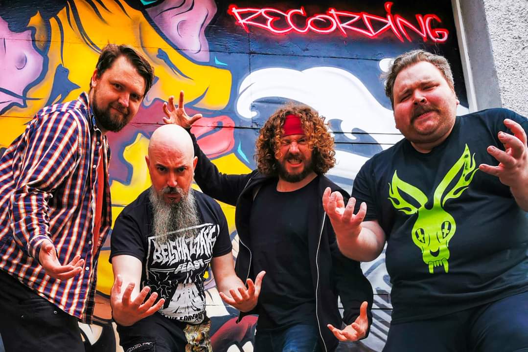 Practiced last night for the first time in absolutely aeons. Missing some bottom end, but it was still great! ♥️