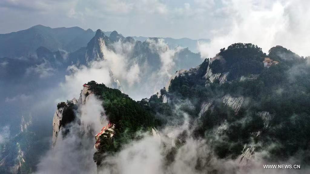 China__Focus's tweet image. 📸Enjoy the scenery of mist-shrouded Mount #Huashan in Weinan City, northwest #China's #Shaanxi Province. 
Mount Huashan is known as one of China's Five Great Mountains, offering one of the steepest hikes in the world.🤩