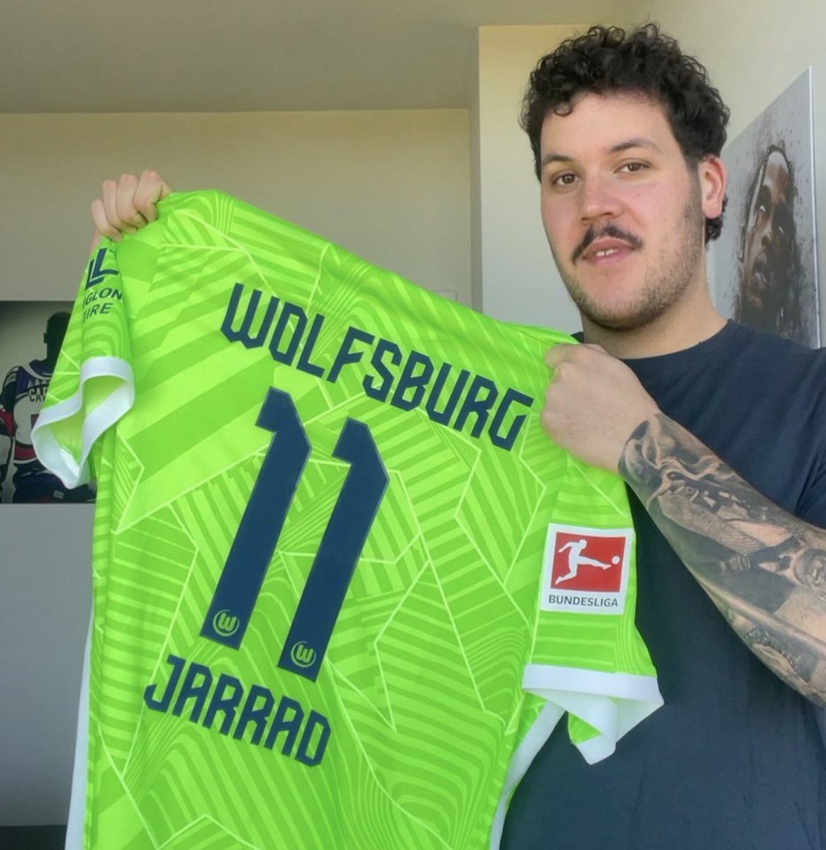 🚨 GIVEAWAY ALERT 🚨

Today we’re not only rebuilding Wolfsburg for a video, but we’ve partnered with the club to give away one of their new kits as well! 💚🇩🇪

How to enter: 
- Follow <a href="/VfLWolfsburg_EN/">VfL Wolfsburg EN/US 🇬🇧 🇺🇸</a> and <a href="/JarradHD/">Jarrad</a>
- Like and Retweet this post
