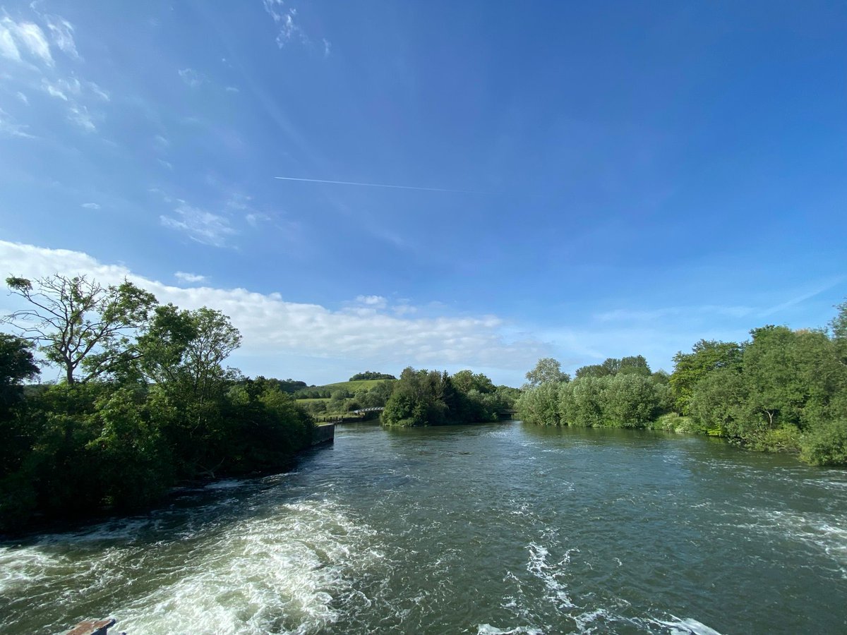 The view of Wittenham Clumps from Day's Lock has to be one of the best🙌

#Home #Wanderlust #Travel #TravelInspo #Nature #Photography #Travelgram #WhatWillYourNextAdventureBe #HappyAdventuring #PXTeam #Happy #Oxford #Oxfordshire #EarthTrust #WittenhamClumps #DaysLock #ThamesPath