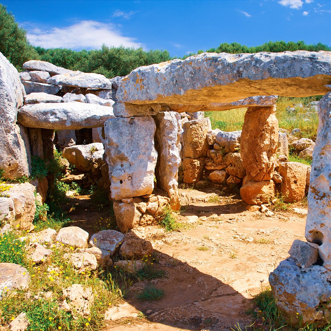 The remains found in the Talayotic site of Torre d'en Galmés tell us that it was inhabited from the Bronze Age to medieval times. A must in #Menorca for history lovers. 

#MenorcaTalayotic #MustSeeMenorca