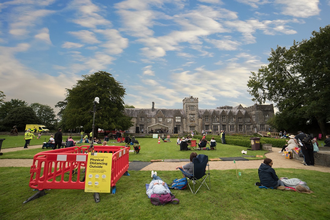 Corkcoco's tweet image. The second weekend of our #CorkCoCoPops has come to a close! A highlight from the weekend was the Songs from the Blackwater gig at the beautiful #Mallow Castle. 🏰

✅Beautiful Location
✅Plenty of Space
✅Great Music

#LLPPS
@pure_cork 
@DeptCulturelRL