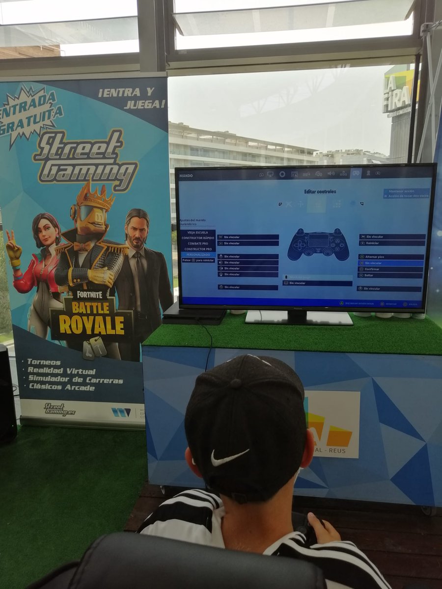 ¿Y la locura de torneo que estamos teniendo hoy en <a href="/cclafira/">La Fira Centre Comercial Reus</a>? 🤯

Estos jugadores de #FORTNITE lo están dando todo en el último torneo, y además tenemos con nosotros a <a href="/Maylenchan/">Maylen 🌠</a>, que ya está pasando el tiempo con los asistentes 💯

¡Vente a conocerla! 😊