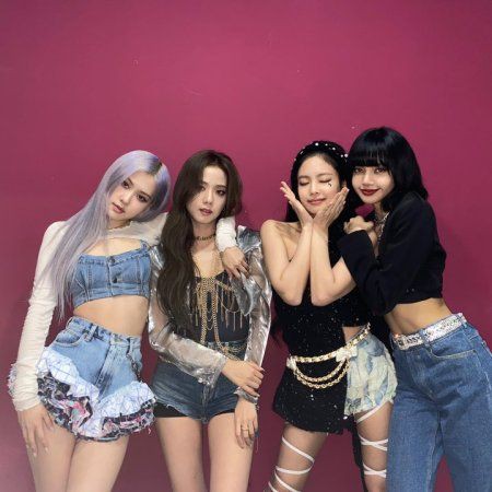 Группа blackpink 2022. Lisa blackpink 2022. Blackpink обои. Блэк пинк don't know. Blackpink розэ coachella.