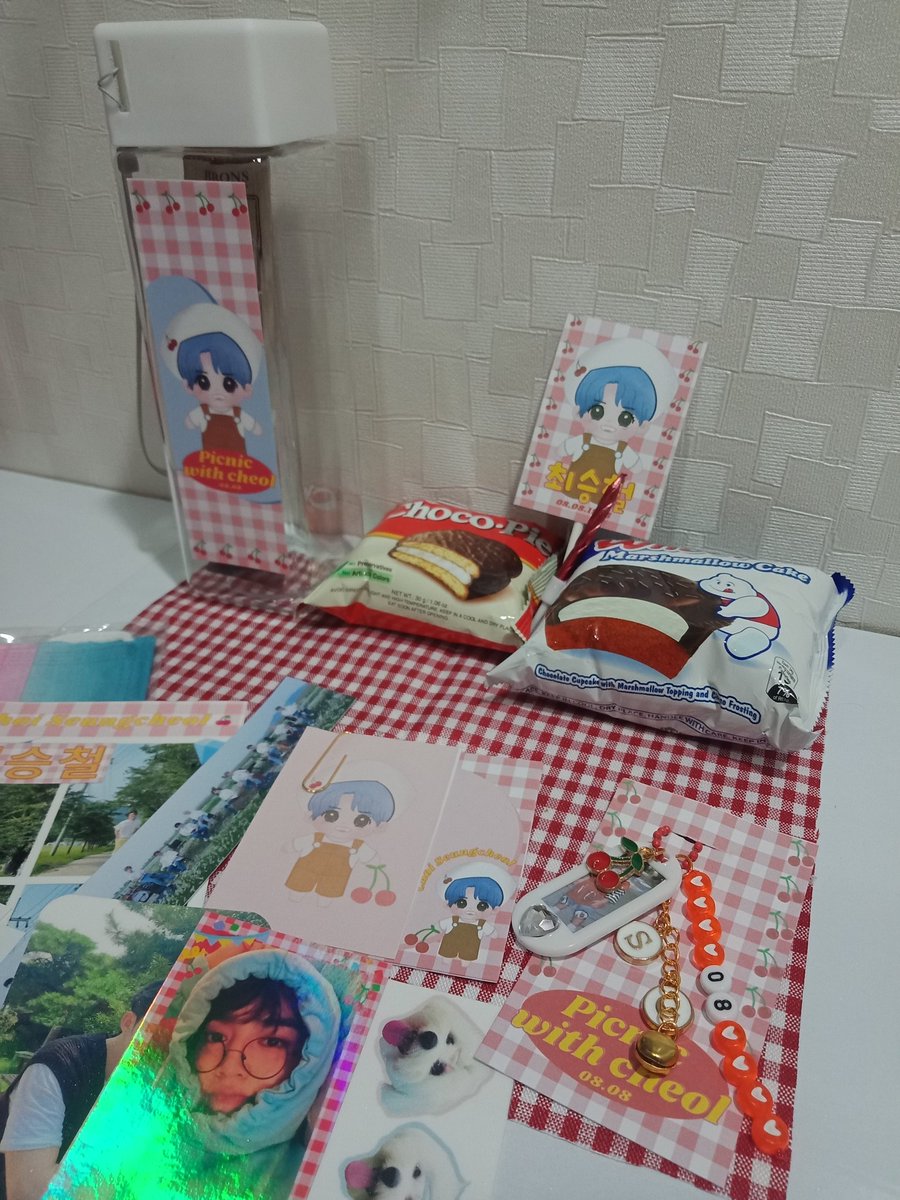 wonjeongcheol's tweet photo. actually last week pa to umuwi sa amin bukas ko lang nakuha >< scoups bday kit is w/ me na yey !! tysm po @heyhanniehae the kit and the inclus are sooo cute and pretty!! i really love it ♥🍒
#PicnicWithCheol https://t.co/veeUqk9L4X