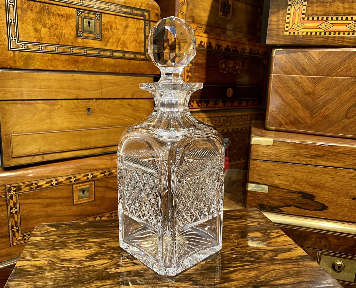BarhamAntiques's tweet photo. Vintage Whisky Decanter by Webb. Circa 1950’s. 24.2 cm high approximately £110 #decanter #webb #webbdecanter #whiskydrinker #whiskydecanter #portobelloroad #visitportobello #antiquedecanter #vintagedecanters #barham_antiques https://t.co/lXp2M89v68
