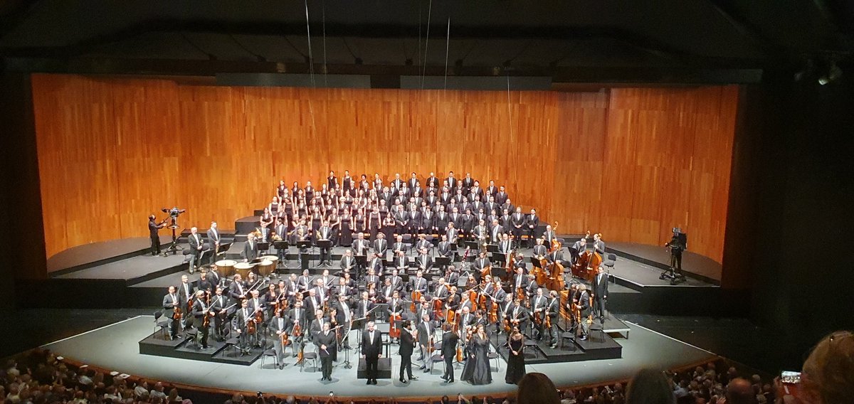 JumpUp1991's tweet image. Been studying the score MISSA SOLEMNIS every evening for the last two months, comparing recordings etc. Finally got to hear it live with @Vienna_Phil / Riccardo Muti

What a miracle, what a masterpiece 👏 and yet I believe I personally only got the surface of that work 😏