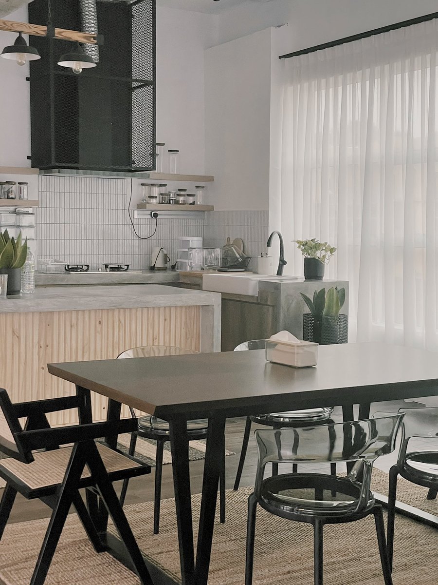 z4mmmmmm's tweet image. stop scrolling ✋🏻 look at my open space living room and kitchen 🤨