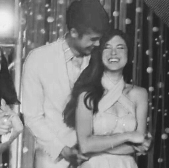 alwayssDK's tweet photo. some of the iconic donkiss moments that pulled me in — a thread. 

✨DonKiss Family✨
#DonKissFam | #DonKiss https://t.co/8nC93x88mH