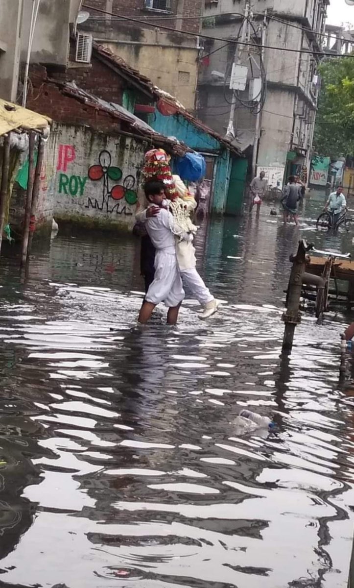 ImKadirAli's tweet photo. I want permanent solution for Waterlogging ,,
@mamtabangal @DidiKeBolo
@OfficialArupRoy @HowrahMunicipal https://t.co/oCLlF1mUUh