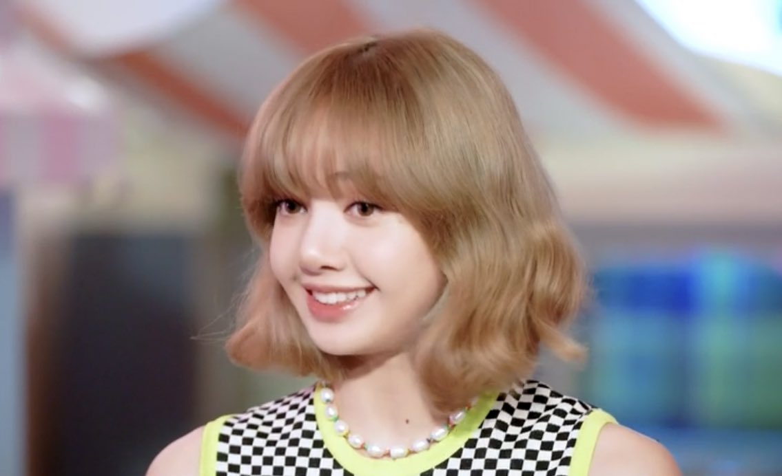 jnnicsx's tweet photo. Lisa blonde hair https://t.co/vTA6OcSlOg
