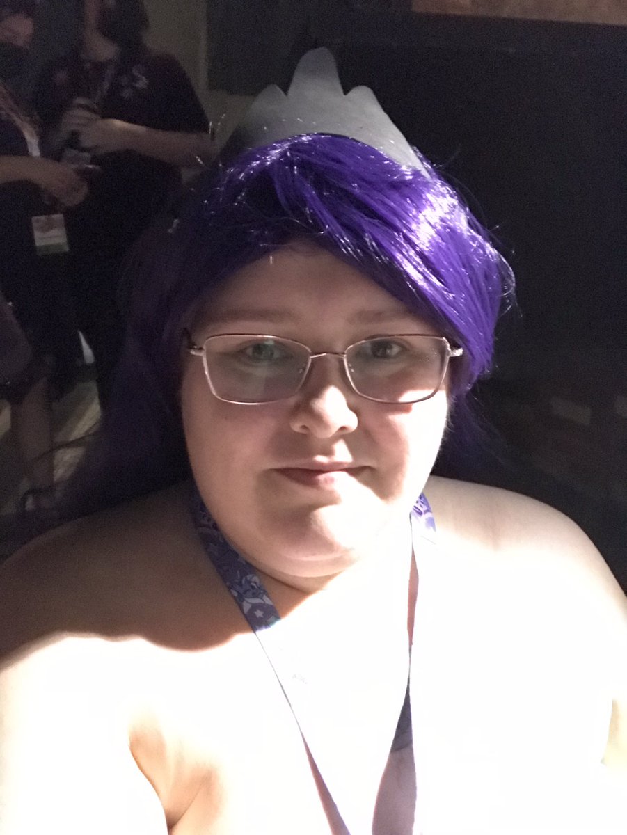 PhantomLady47's tweet image. We survived #FireCon at #EFNW2021 ! Hotel fire alarm in the middle of the Gala, in the middle of @BlackGryph0n ‘s set … All safe and sound, but I did jam my toe pretty hard. It turned blue/black within 30 minutes. Think it’s broke. 😰