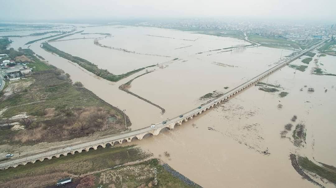 Osmanlı Kuruluş Devrinde yapılan Uzun Köprü, 30 metre genişlikteki Ergene nehrine sel afet riski hesap edilerek 1300 metre uzunlukta inşa edildi.