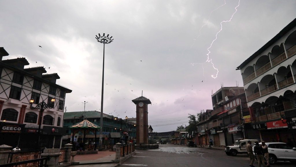 A view of Srinagar's Lal Chowk on 15 August.<a href="/umeerasif/">Umer Asif</a> <a href="/tkwmag/">The Kashmir Walla</a>