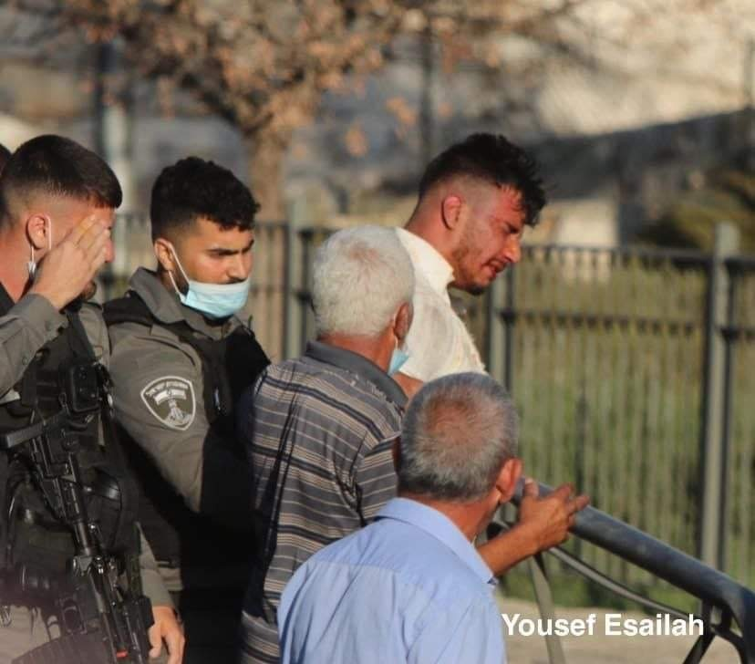Pbi_Fr's tweet photo. Les #crimes de l'#occupation israélienne contre les citoyens palestiniens de #Jérusalem occupée se poursuivent au mépris des valeurs humaines. Les #Battements, la #détention et l'#humiliatiion est la vie quotidienne des citoyens palestiniens de Jérusalem. https://t.co/BpUIW2CKlq