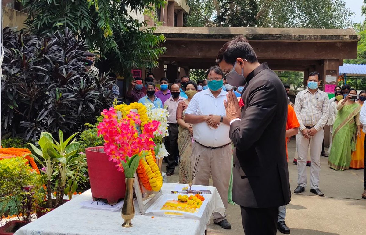 JharkhandIAS's tweet photo. #Ranchi @DC_Ranchi श्री छवि रंजन ने समाहरणालय परिसर में झंडोत्तोलन किया
#IndependenceDay #स्वतंत्रतादिवस #स्‍वतंत्रता_दिवस_2021 #indiaIndependenceday #IndianFlag https://t.co/hQnquFuMUK