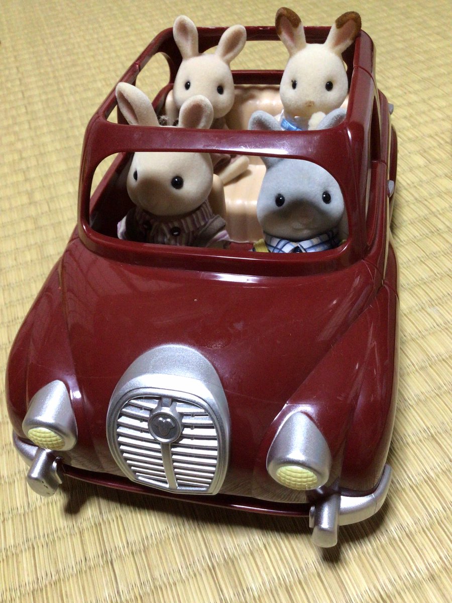 takubooooo0630's tweet photo. 嫁の実家に帰ってきてお義母さんが用意してくれたシルバニアで遊ぶ息子。
そのトランクに乗っていたシルバニアファミリーの闇……
衝撃過ぎて言葉が出ませんでした(義兄の子供達が先週入れた物らしい) https://t.co/fzAuoAQmkN