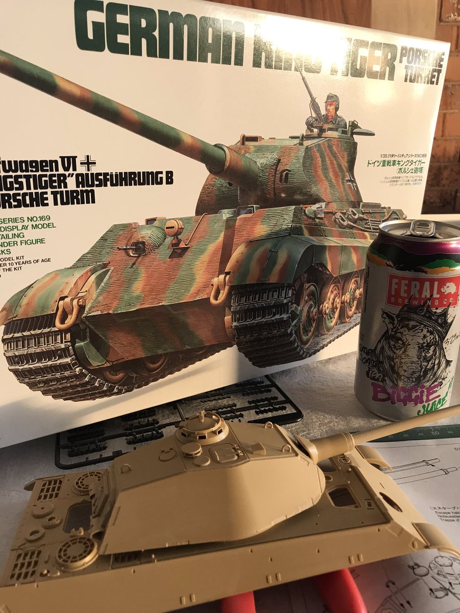 BPanzers's tweet photo. While the washes dry on the Jagdtiger I’ve cracked a @FeralBrewing Biggie Juice to crack on with another big German cat.. #tiger #German #WW2 #tank #armoredvehicle #afvmodeller #scalemodelling #kingtiger https://t.co/4lxYqCp7mE