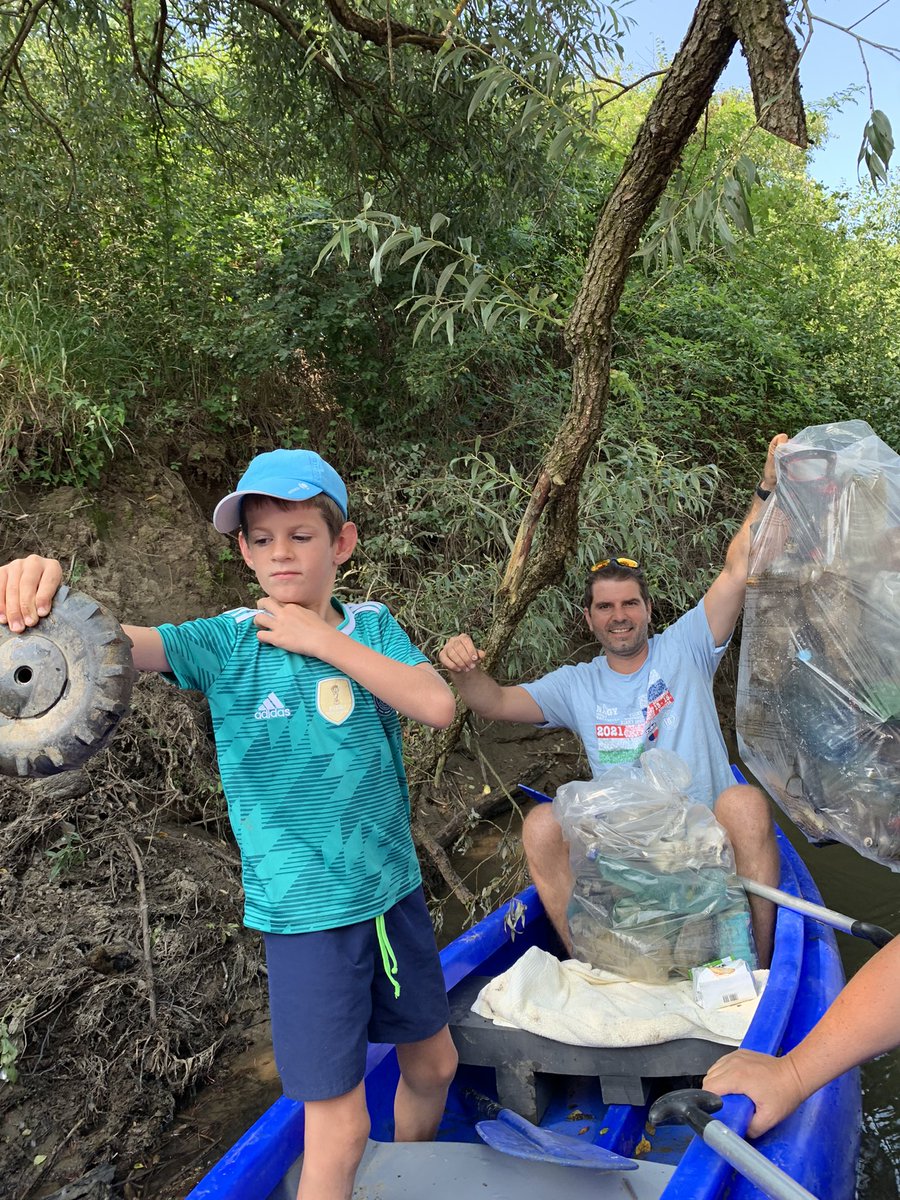 noro_kurilla's tweet photo. The great #CleanUp of the river IpeΔΎπ¦ went smoothly and successfully π£π»ββοΈ Thank you πΈπ° & ππΊ communities for the efforts & fantastic volunteers for a super day πβ»οΈ #circulareconomy #lessplastics #depositrefundscheme #environnement #nature #cleanrivers https://t.co/lO1d9QQJ0t