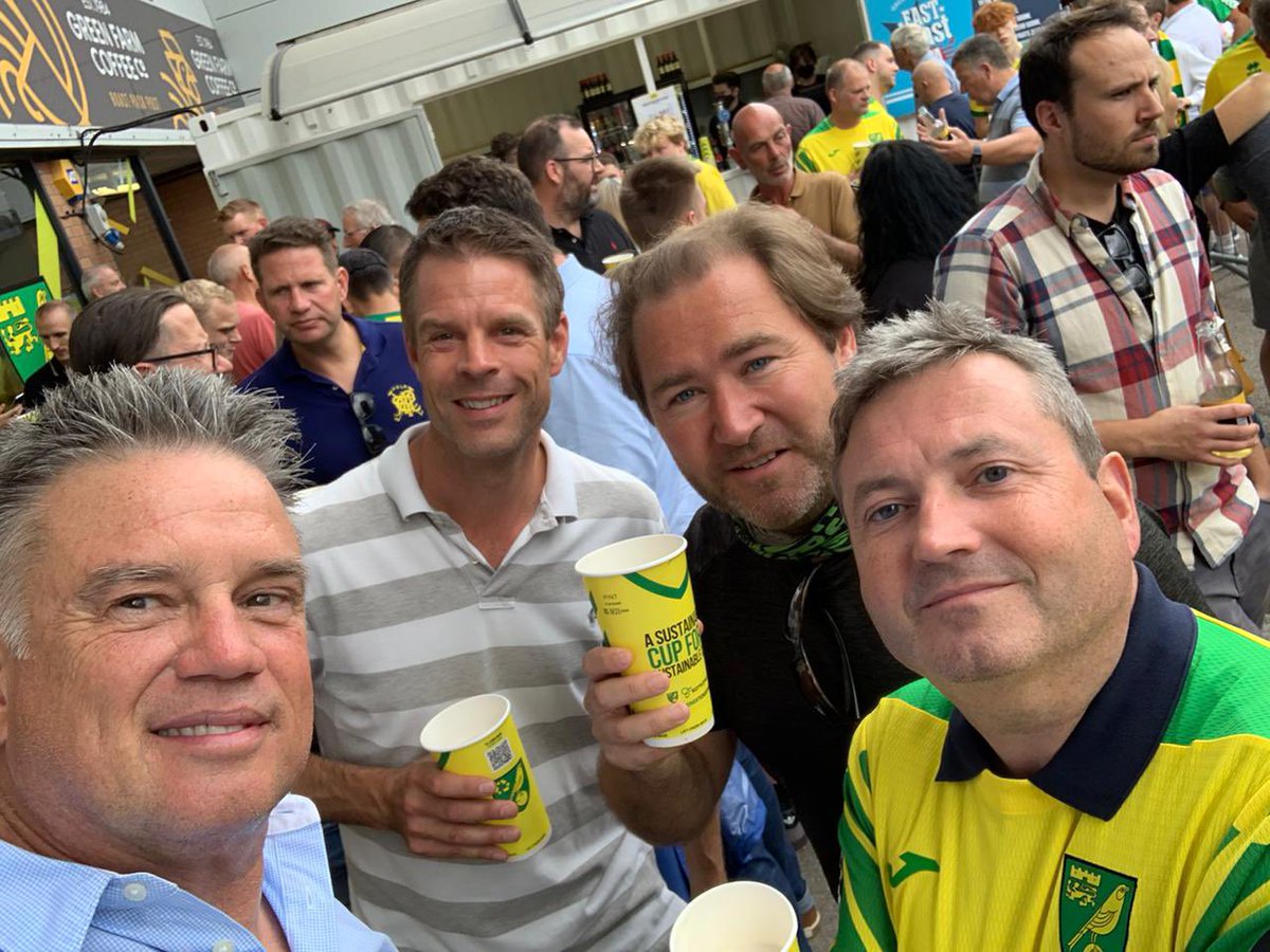 TomDunkley7's tweet photo. Football beers #BottleBar @NorwichCityFC https://t.co/IkAhI3VPlW