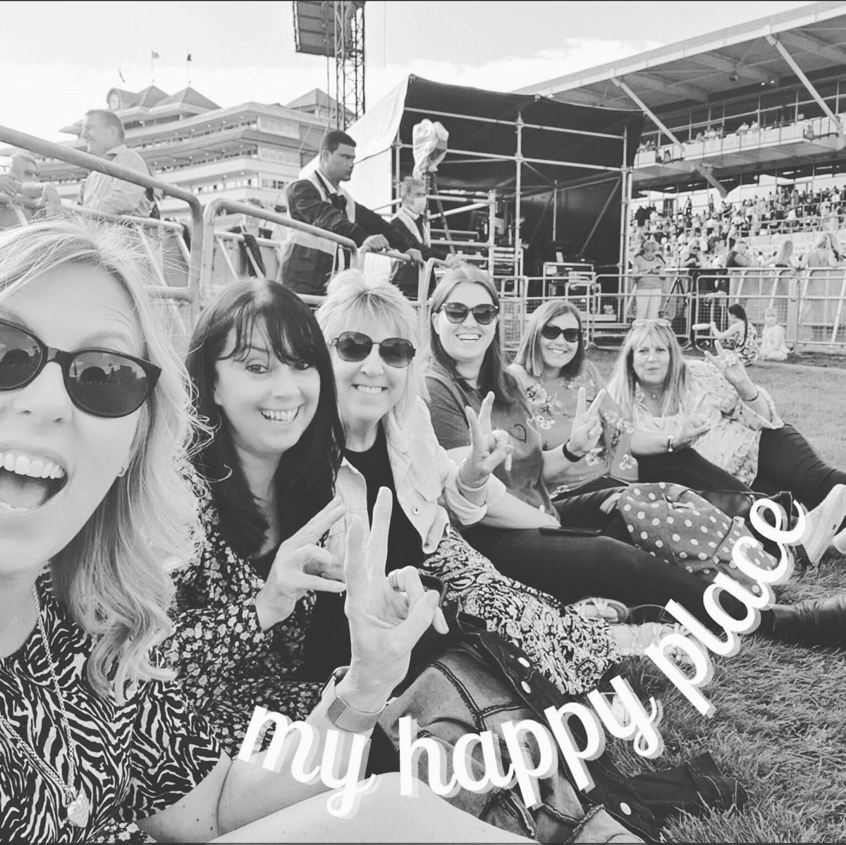 judygoddin1's tweet image. @NewburyRacing 
Thank you for a fabulous day….
@ollymurs you were fantastic…the first live music in 2 years and what a way to celebrate Olly and my girls…
@SueBeanGBArmy @DobboLISA @jenfortnam @Shaza1970uk 
@juliat4978 ❤️xxx
