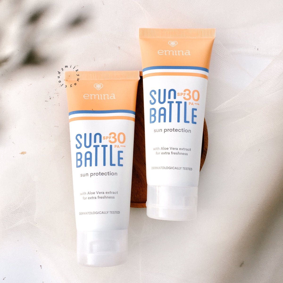 [—review skincare Vol. 3]

✧ Sun Battle SPF 30 PA++ ✧
—by emina cosmetics

sunscreen emina formulasinya baru? lebih enak daripada yang kemasan lama? hah bener ga si?👀

yuk scroll untuk baca reviewnya👇🏻

#racuninskincare #reviewskincare