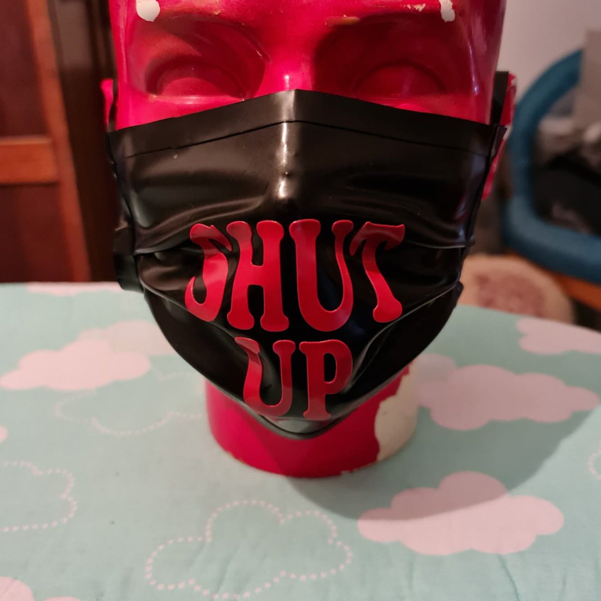 Odd_Territory's tweet photo. sold! This red and black latex mask
#masks #latex #latexmask #shutup #mouthmask #alternativedesign #maskswithtexts #latexfashion https://t.co/nhiRhkzYq9