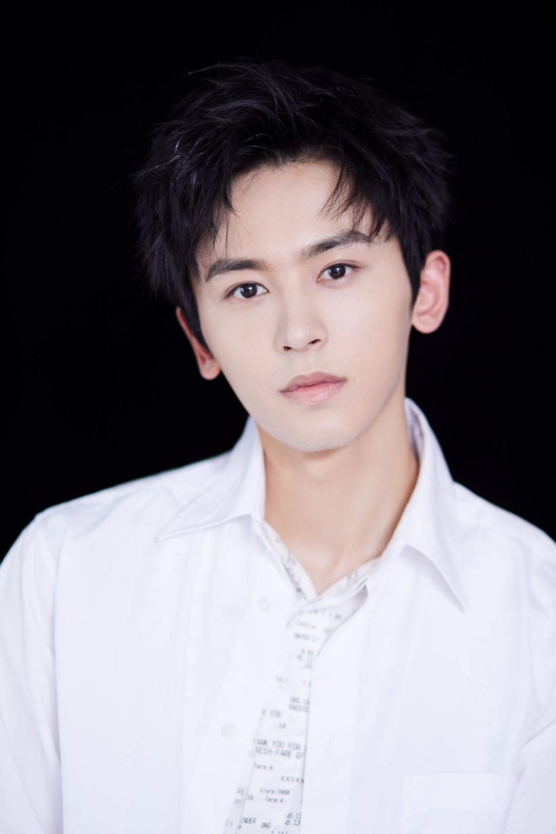 Amazon.co.jp: 山河令 張哲瀚 チャンジャーハン 個人写真集