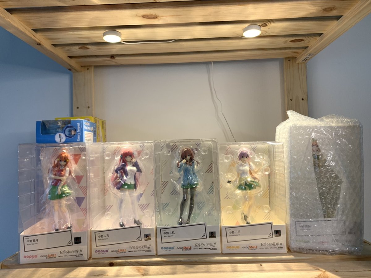 figure_zone's tweet photo. 🌟  Instock 🌟

Miku Nakano 1,650
Nino Nakano 1,650
Itsuki Nakano 1,600
Ichika Nakano 1,600
Yotsuba Nakano 1,600

🚅 จัดส่งเอกชนฟรี

#instockfigurezone #ตลาดนัดแฝด5 #ตลาดนัดอนิเมะ https://t.co/apEmbPtsP5