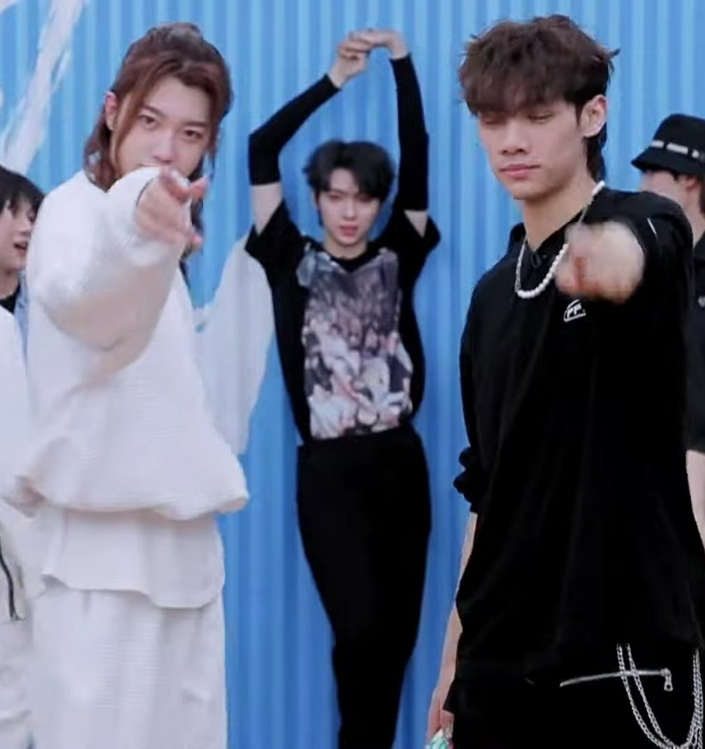 My favorite changes on almost daily basis.. but lately I've been into this Yizhou.. 😚