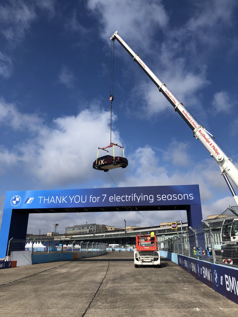 petekemp100's tweet photo. @Nickishields This is how we got the BMW iX onto the Gantry at Berlin BMWi E-Prix https://t.co/2EpVj2w6Lq