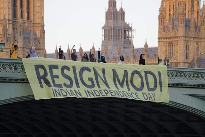 comradarjun's tweet image. A huge banner reading #ResignModi hanging at Westminster Bridge in London. 

#DefendingFreedom 
#IndiaAt75