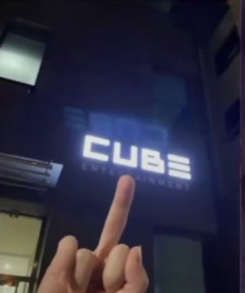 suruqisho3s's tweet image. Yes bitches :)
#cubeonfire #CUBEEXPLAIN #cubeent #cubesucks