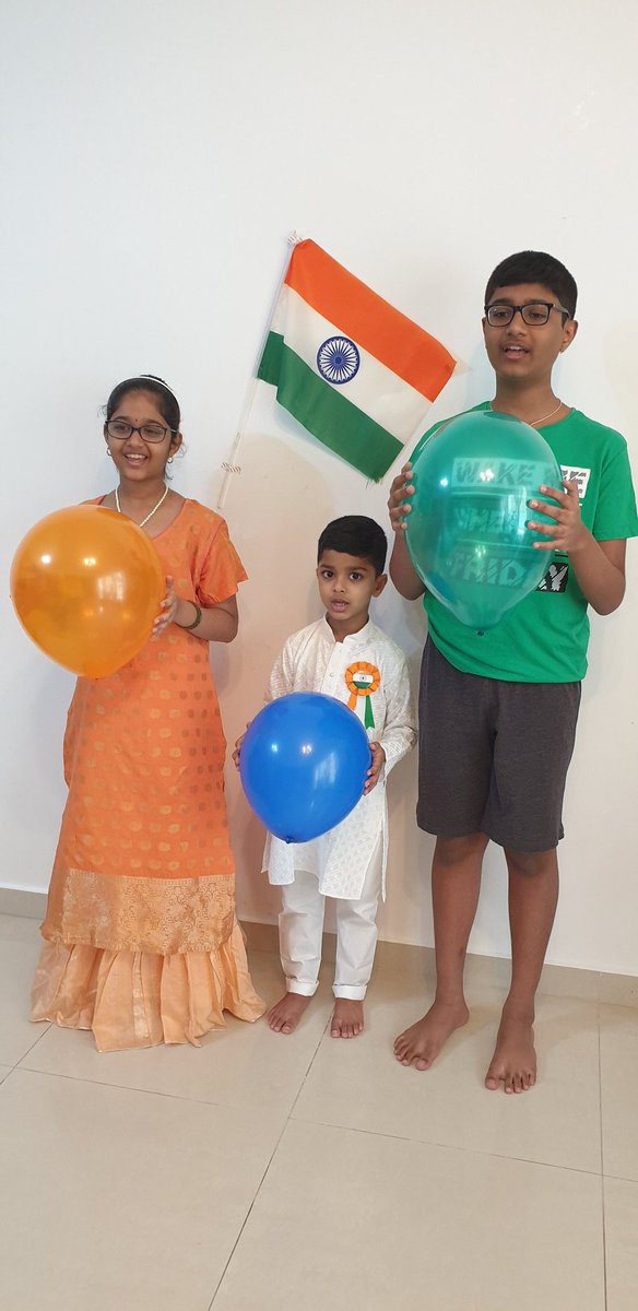 ArchanaVaranas1's tweet photo. Happy Independence day to all my dear friends and teachers ...Bharat mata ki Jai..Jai Hind https://t.co/oLtDR1I9UI